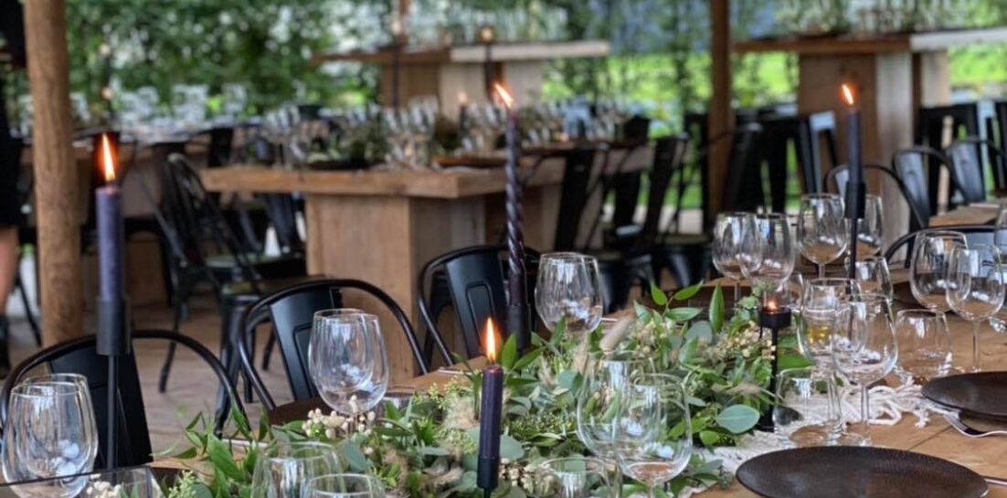 Bekijk deze afbeelding blog Bruiloft in achtertuin op Eventz4you